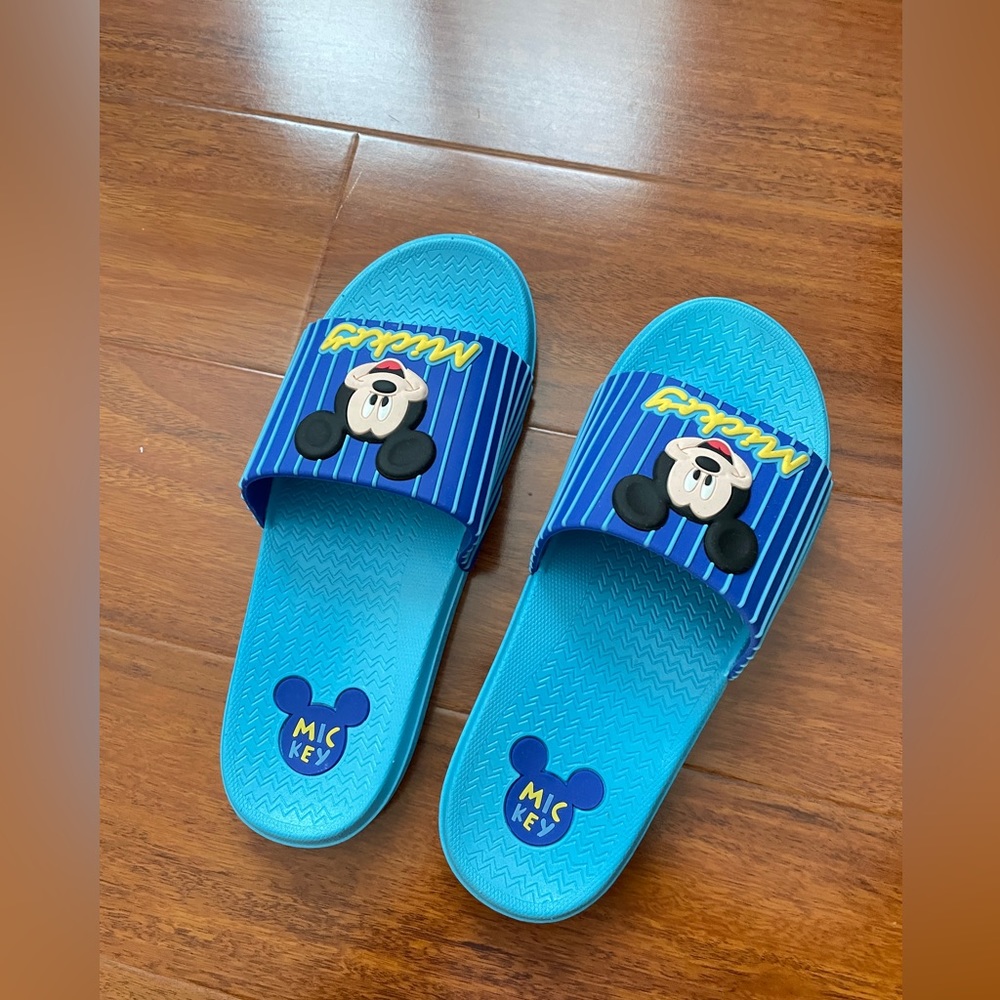 Brand New! Big Kids Mickey Slippers